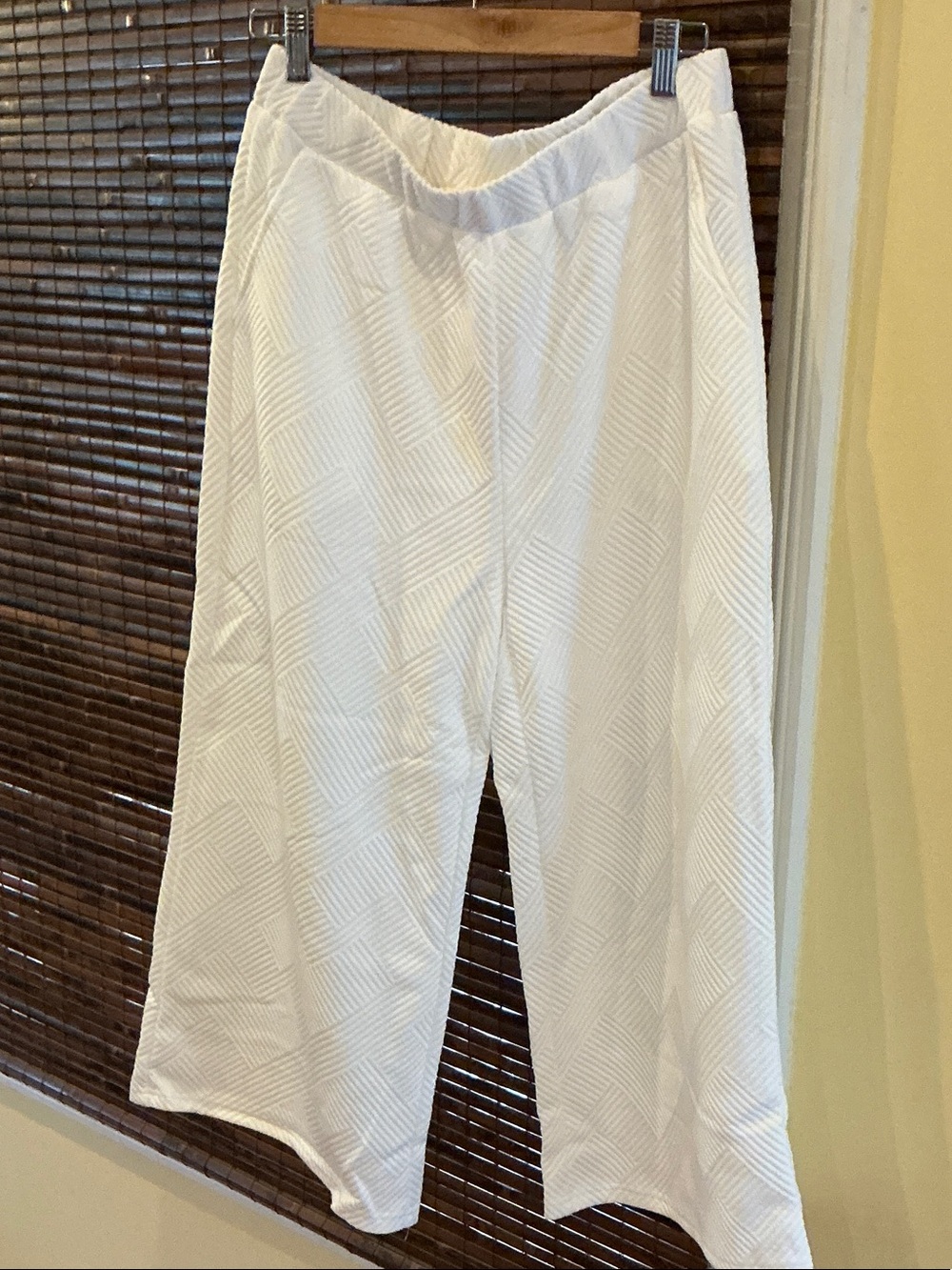 entro White Textured Wide-Leg Pants